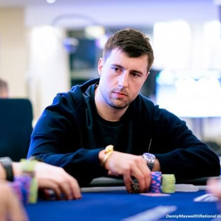 Wiktor Malinowski lidera a mesa final do €100K High Roller for One Drop do EPT Monte Carlo