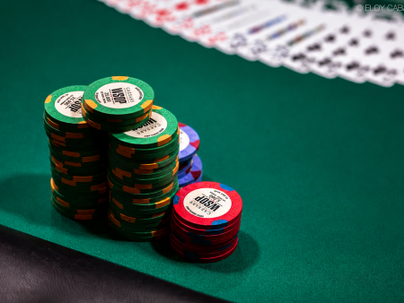 Gilberto Amaral lidera trio brasileiro no Dia Final do Evento #25 da WSOP