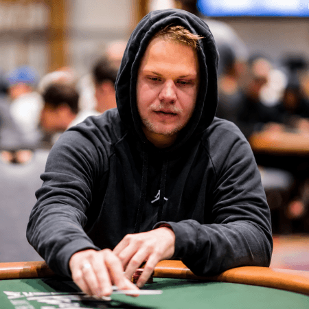 Júlio Steffen puxa trio brasuca ao Dia 2 do Evento #14 da WSOP