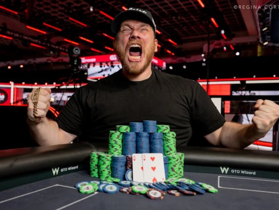 Mike Holtz conquista segundo bracelete da WSOP após vencer o Super Turbo Bounty