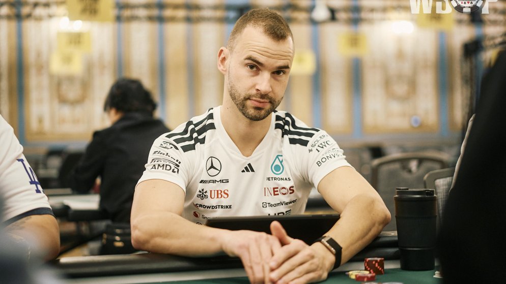 Após mesa final no Evento #71, Renan Bruschi avança ao Dia 2 do US$ 10.000 Seven Card Stud Hi-Lo da WSOP
