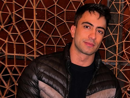 Raphael Caixeta começa a WSOP Online 2026 com título e bracelete para o Brasil