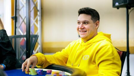Alex Theologis bate Linus Loeliger e é campeão do US$ 25K do WCOOP; Rodrigo Selouan é o bolha
