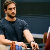 João Simão dobra, recebe A-A na mão seguinte e é 10º na PGT PLO Series