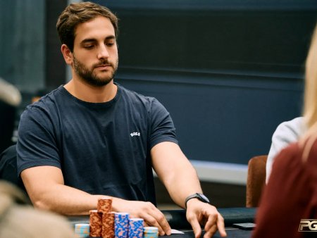 João Simão dobra, recebe A-A na mão seguinte e é 10º na PGT PLO Series