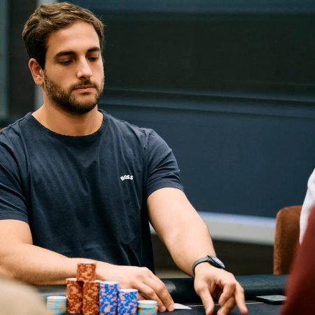 João Simão dobra, recebe A-A na mão seguinte e é 10º na PGT PLO Series
