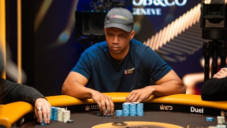 Phil Ivey cai com A-A e é o primeiro eliminado do US$ 200K Triton Invitational