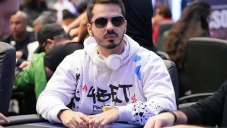 Ivan Limeira está mesa final do The Venom NLH da PokerKing