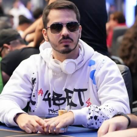 Ivan Limeira está mesa final do The Venom NLH da PokerKing