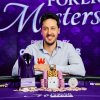 Depois de três bolhas, Adrian Mateos solta o grito de campeão no Poker Masters